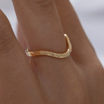 Curved-Geometric-Pattern-Gold-Wedding-Band-Side-Closeup