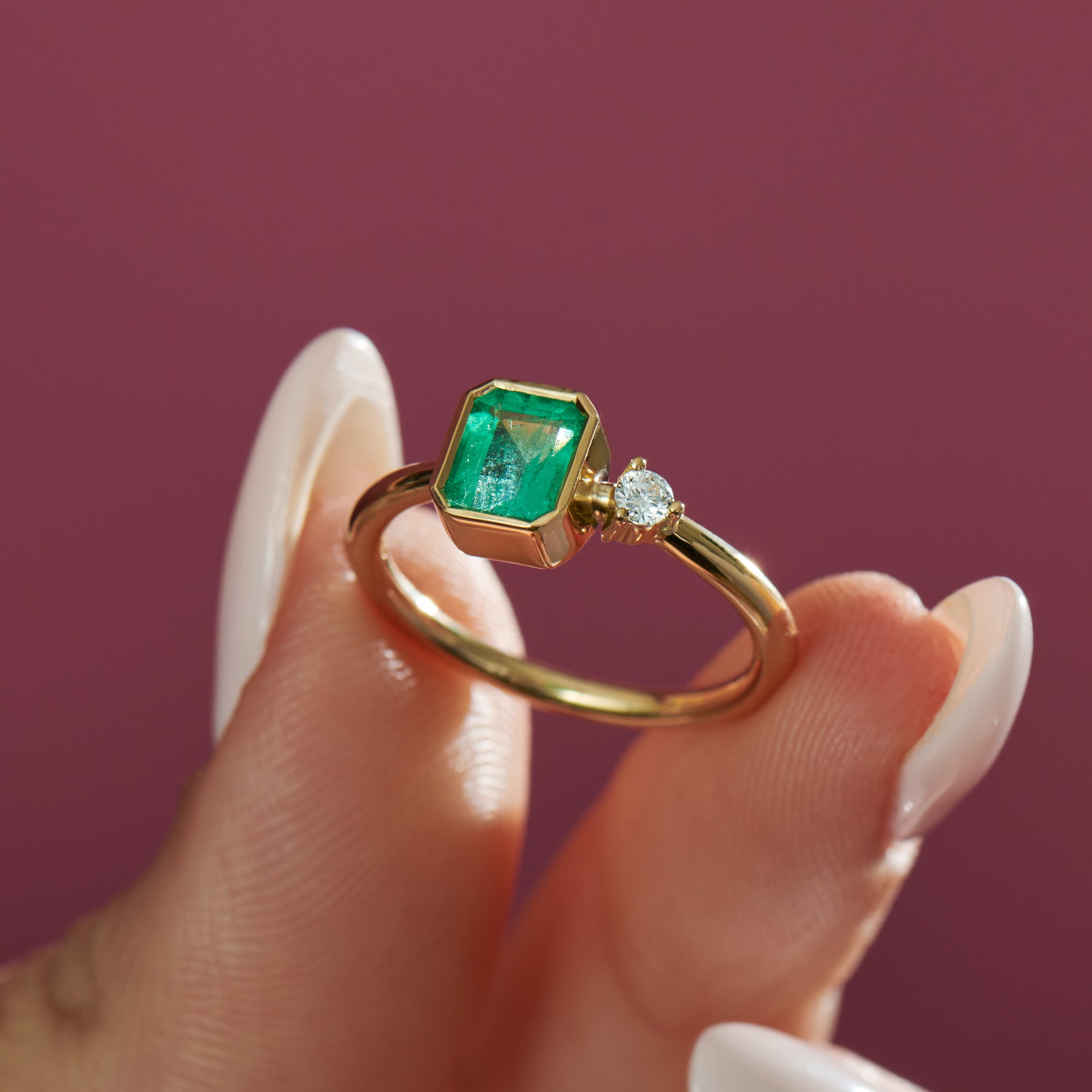 Beautiful Emerald Ring w/ Diamond Accents 14K White Gold