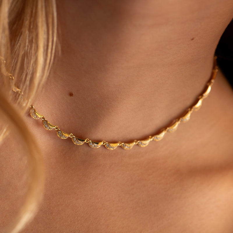 Gold-_-Diamond-Crescent-Moon-Linked-Choker-Detail