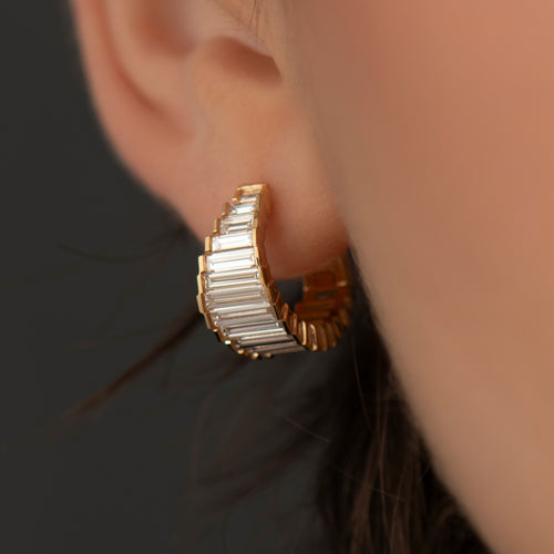 Lab-Grown-Baguette-Diamond-Stepped-Hoop-Earrings-Closeup