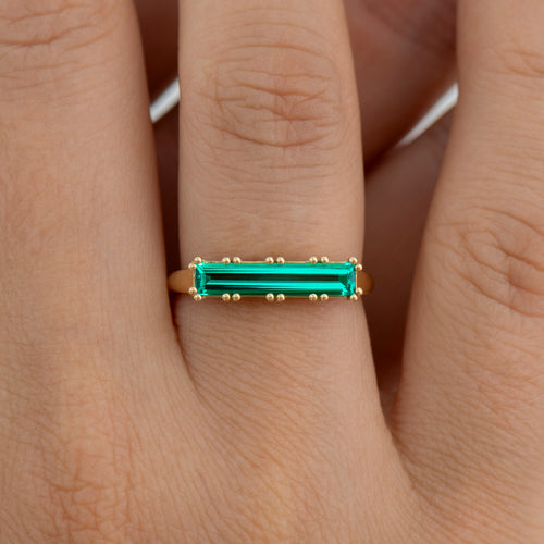 Lab-Grown-Emerald-Long-Baguette-Statement-Ring-Closeup