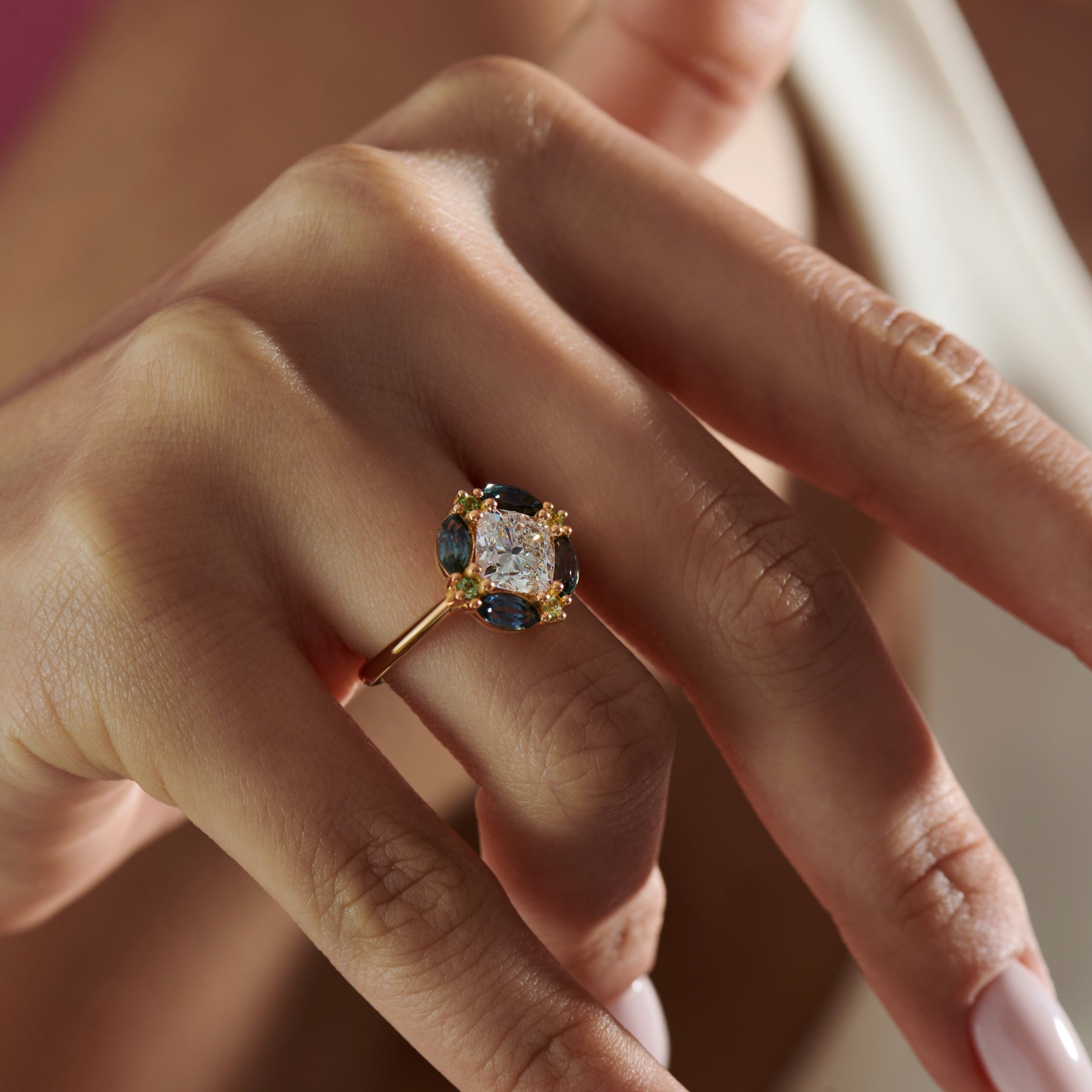 Glittering 18 Karat Floral Diamond Engagement Ring for Ladies