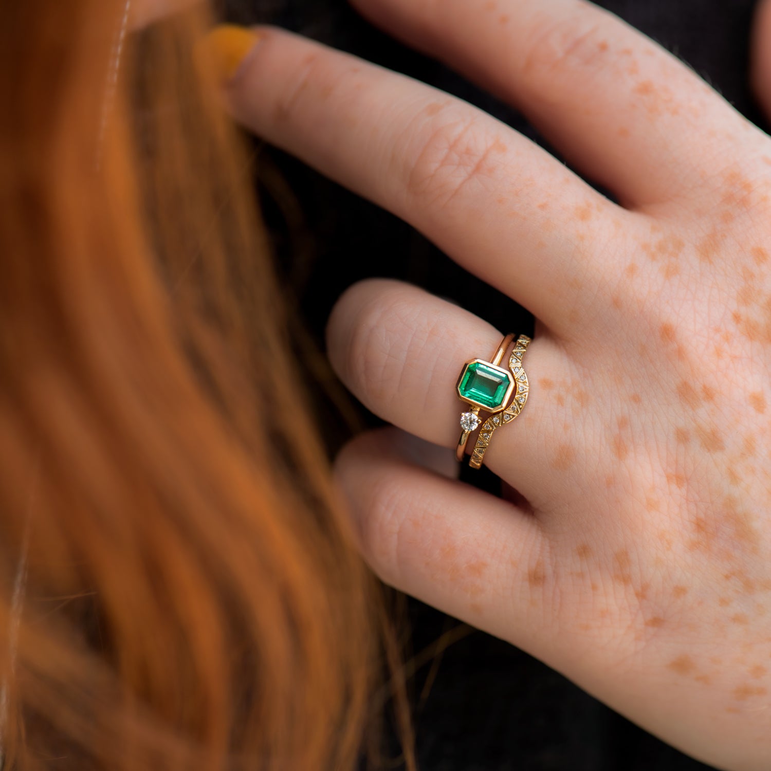 Pre-Owned* 18k White Gold Green Emerald Engagement Ring - Gili Mor
