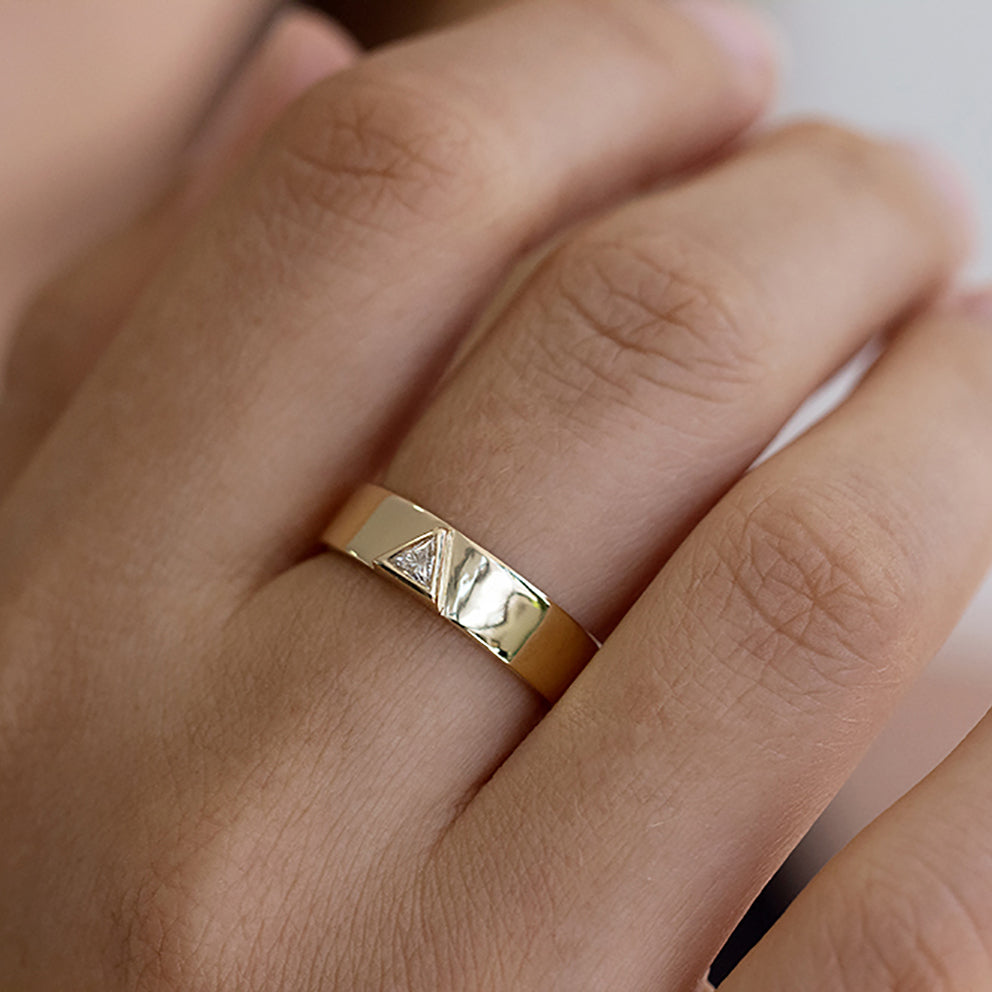 Essential Band Grand by George Rings - 5.8mm modern band in 18k yellow gold